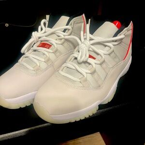 Jordan 11 Platinum Tint